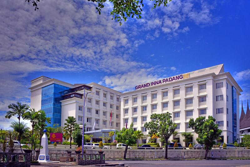 Hotel Truntum Padang Exterior foto