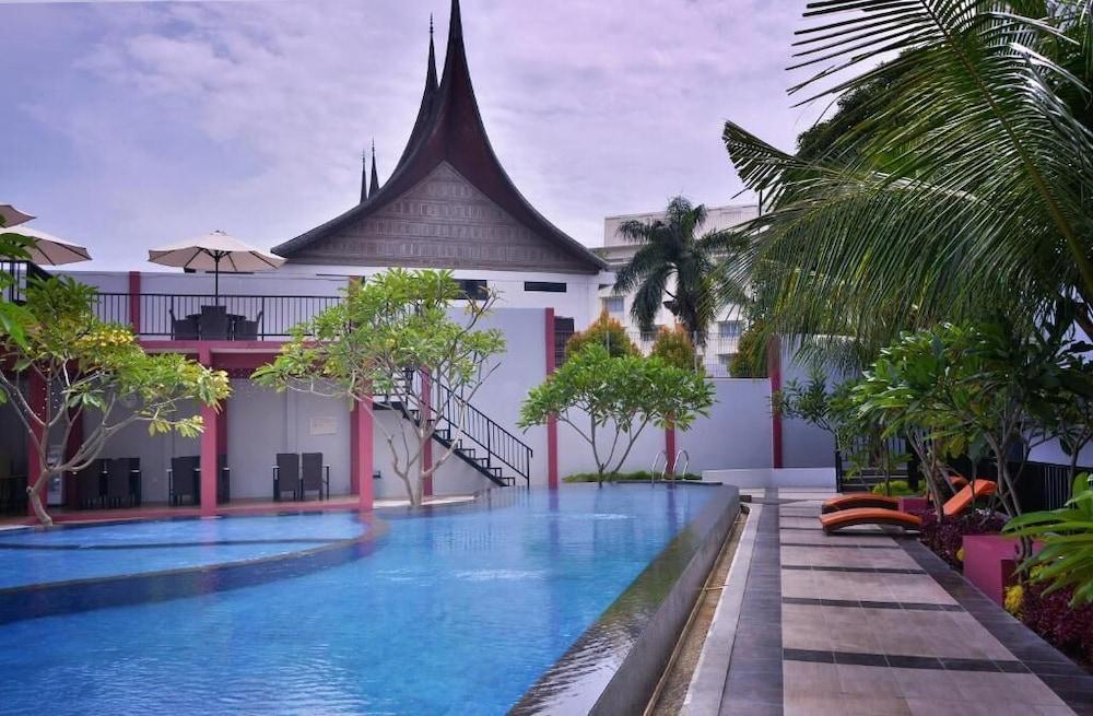 Hotel Truntum Padang Exterior foto